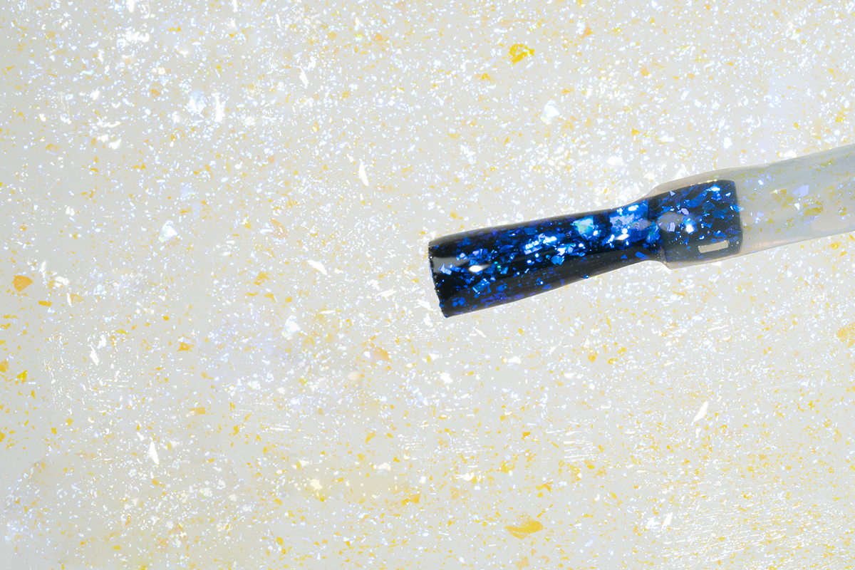 Jolifin LAVENI Shellac - Top-Coat ohne Schwitzschicht Aurora blue Flakes 10ml
